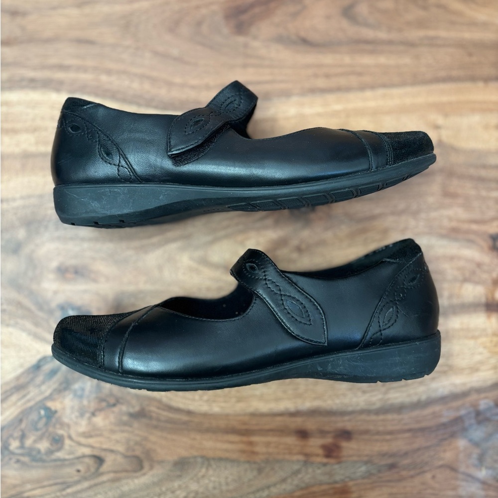 NWOT - Aravon women flat genuine leather shoes Abbey Alana black size 9.5
